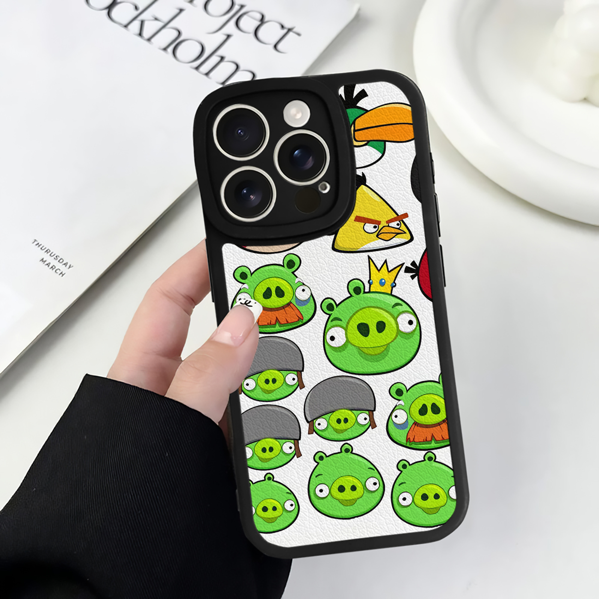 （画像用） Angry Birds アングリーバード 【iPhone 16シリーズ対応】シリコンスマホケース（レザー調） 材質：シリコン